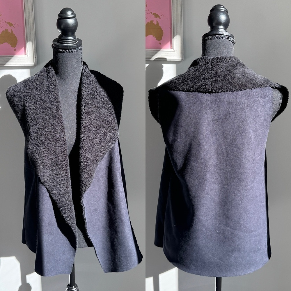 Susina Black Faux Fur Interior Women’s Vest (XS)
